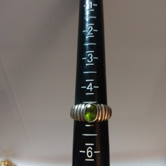 Peridot August Stone Corrugated Design Ring - Picture 6 of 8